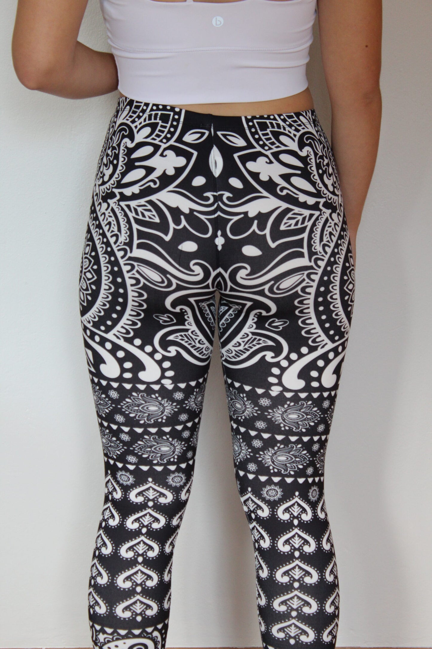 Black & White Mandala Leggings | Hoko Active