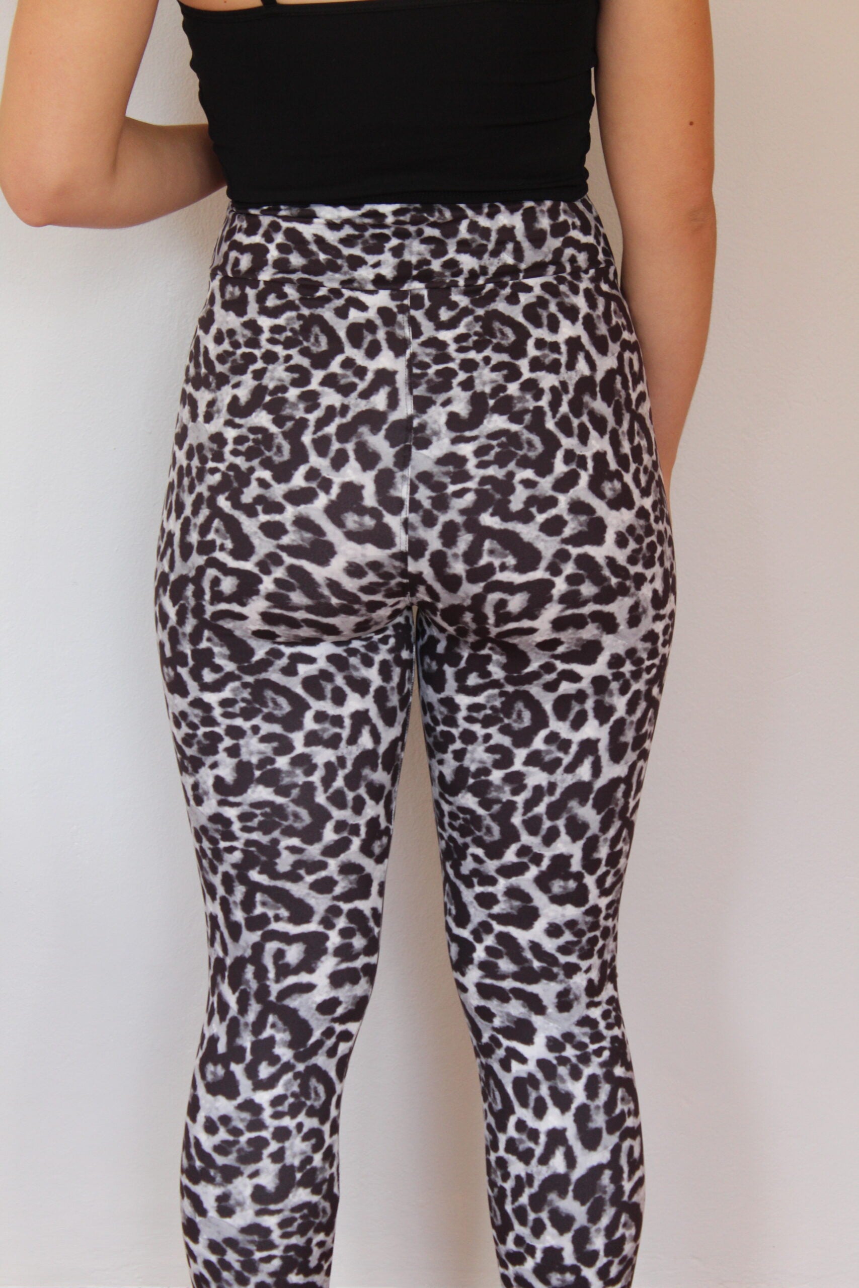 Black & White Leopard HW Back