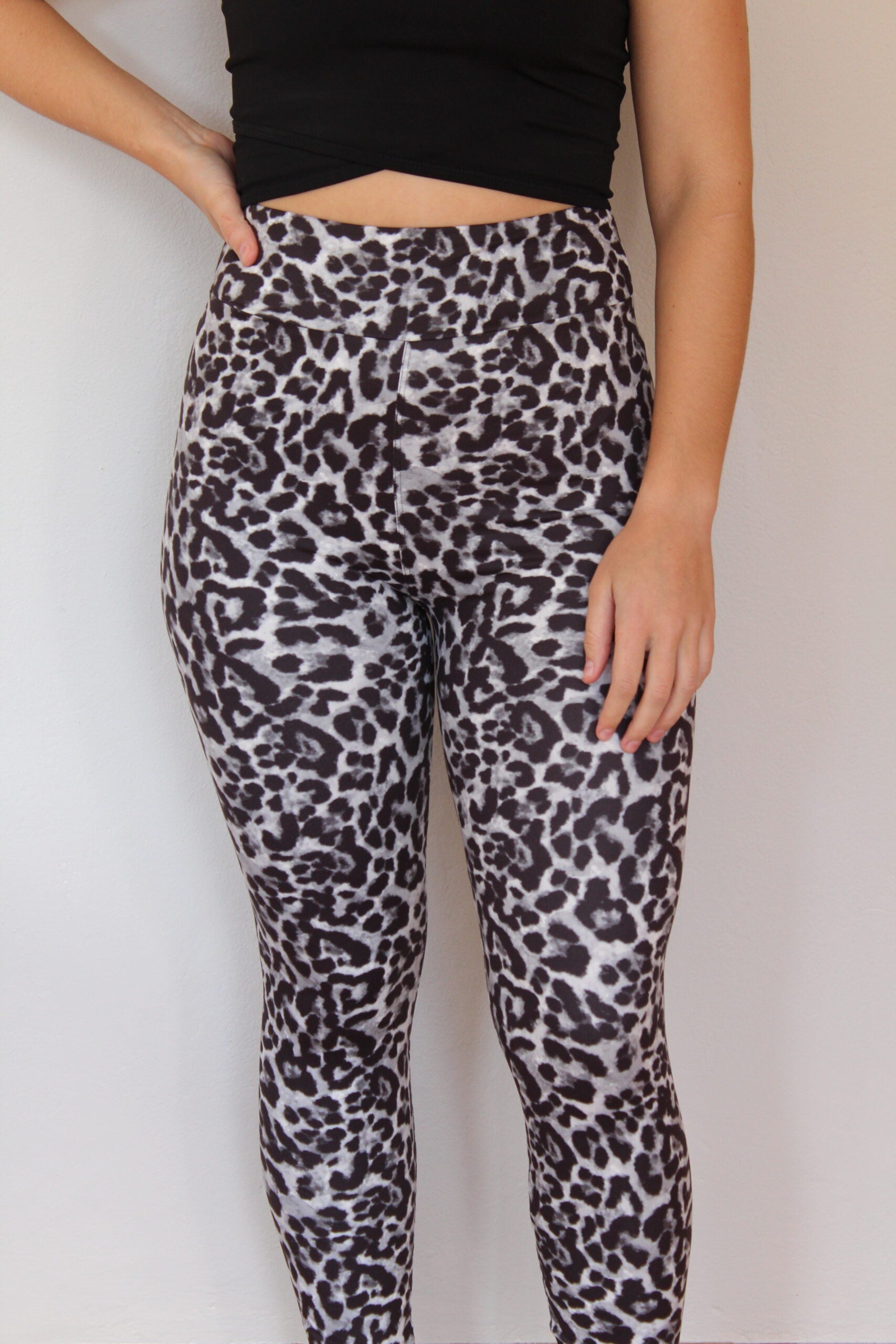 Black & White Leopard HW Front